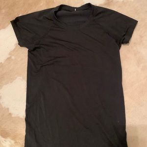 Black lululemon Swiftly Tech Short Sleeve 2.0